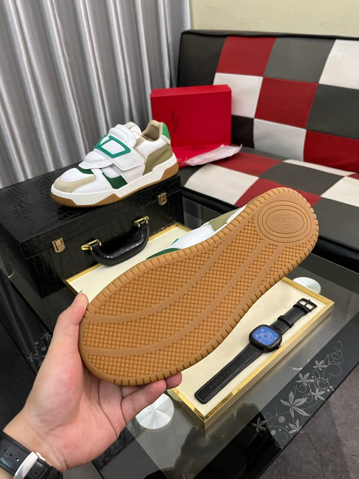 Men's shoes 💰540⌚️⌚️ VALENTINO Valentino's 2025 SS spring and summer new hot casual sports shoes, imported elastic cloth upper ➕The heel is Warren's exclusive rivet shape. The whole is very representative, the combination outsole is really easy to wear and very comfortable on the foot~, classic, comfortable and versatile! Size: 38-443️⃣Colors available
